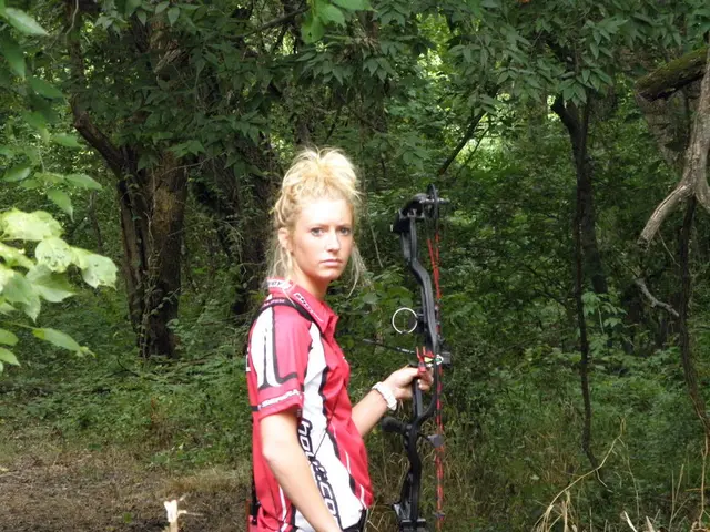 Ladies Who Wield Bows in Virtual Gaming Worlds