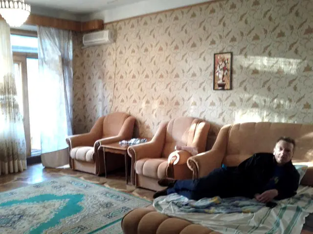 Streamlining Essential Existence: Reduce Clutter, Enhance Simplicity in Your Life