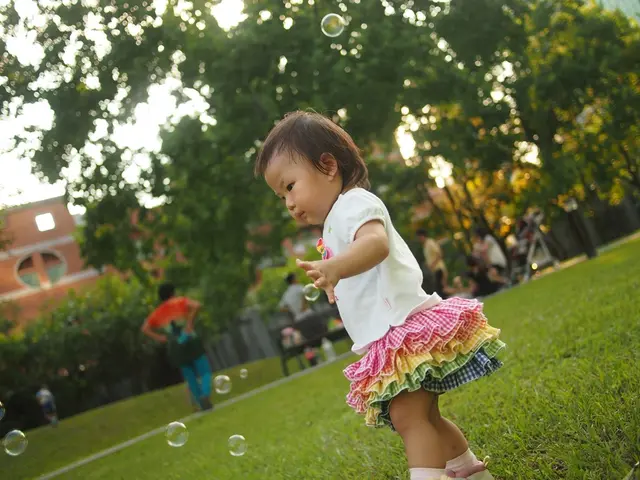 Mobile Science Lab on Wheels Explores Fascinating Realm of Soapy Sphere - Science Demonstrations...