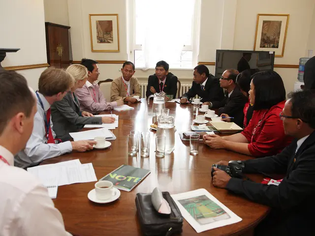 Identifying Deceitful Individuals from Afar: A Guide to Recognizing Insincere Personalities