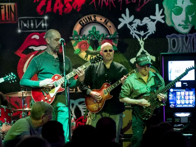 Uncovered Hits: 7 Melodies You Didn't Realize Were Based on Samples!