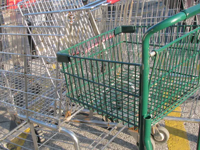 Round-the-Clock Roadside Aid: The Constant Presence of Tow Truck Operators in Cities